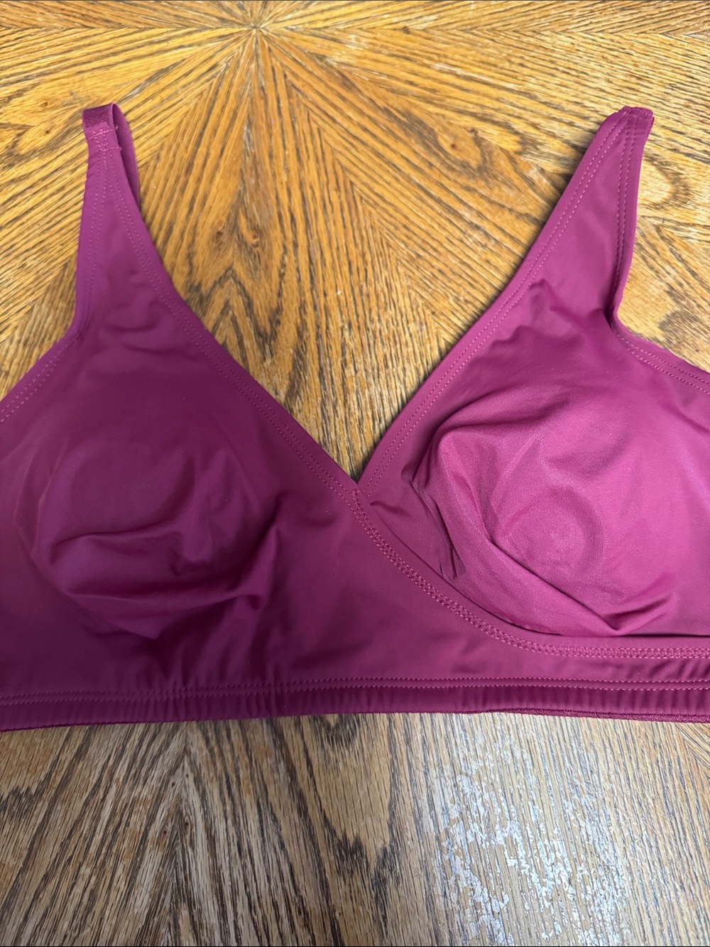Rhond Shear NWOT L Wireless Faux wrap V-Neck pullover Bralette in Berry